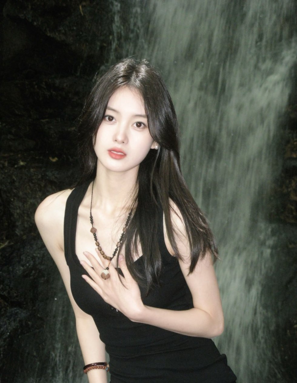 探索包养文化符号背后的社会现象与心理动因