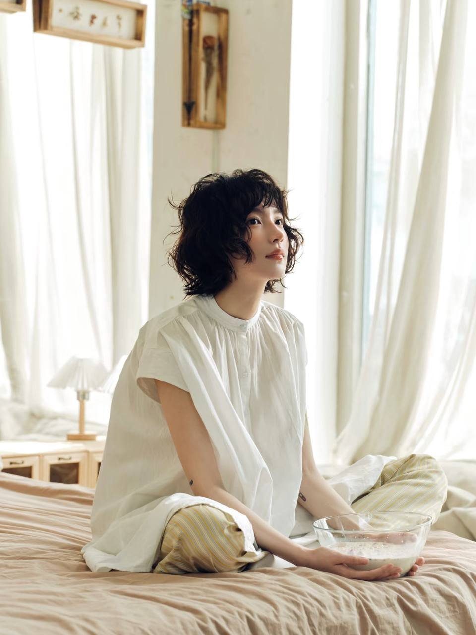 在复杂关系中如何保持自我觉察与成长：从包养关系到心理能量管理的探索