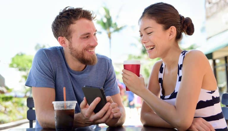 男生约会时常忘记的11个经典动作