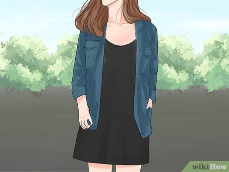 This 90s look is a fun, sexy choice.