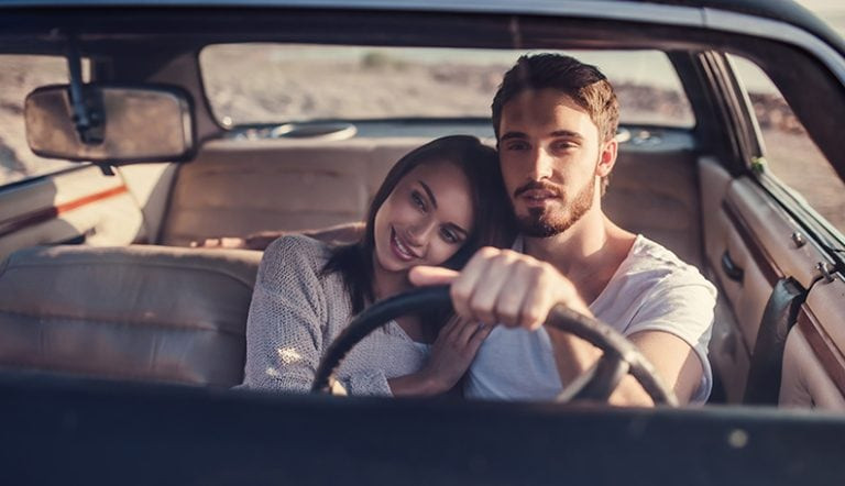 白马王子情结：15个原因与表现，揭秘为何有些男人热衷“白马救美”